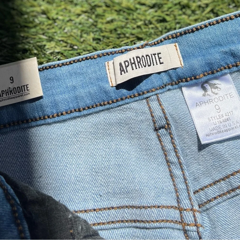 💎DISTRESSED JEANS💎 - Picture 8 of 8